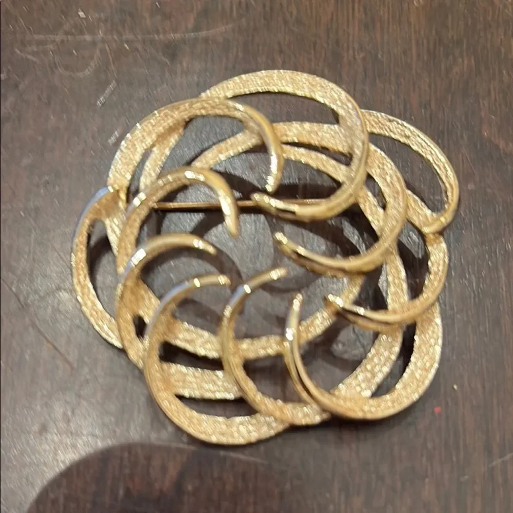 Elegant Gold Circular Brooch
